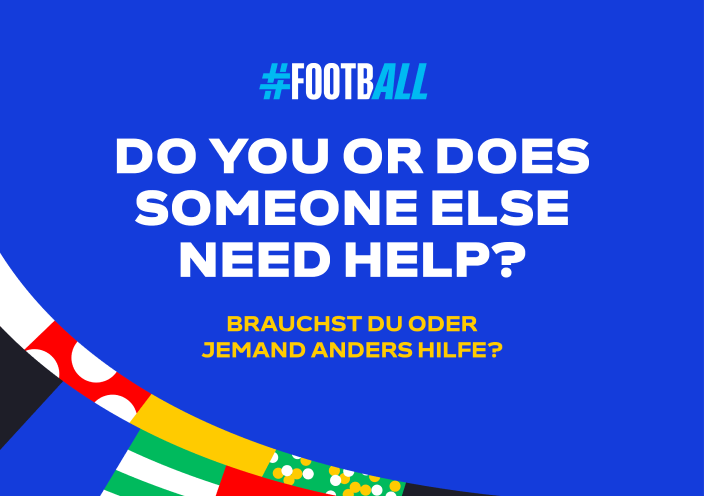 Grafik mit blauem Hintergrund und einer bunten, wellenförmigen Linie am unteren Rand. Text in Weiß und Gelb: "#FOOTBALL DO YOU OR DOES SOMEONE ELSE NEED HELP? BRAUCHST DU ODER JEMAND ANDERS HILFE?"